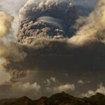 Volcan en éruption à Saint Vincent